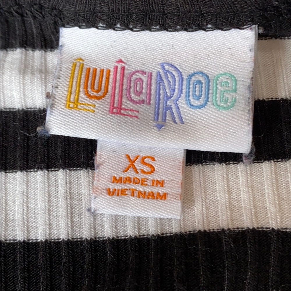 😎 LulaRoe Irma - Picture 2 of 4